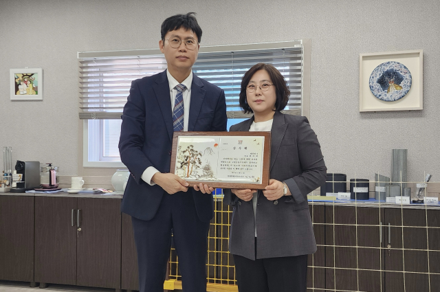 태광위너 홍지희 대표, 강원도청에 고향사랑기부금 500만원 기탁